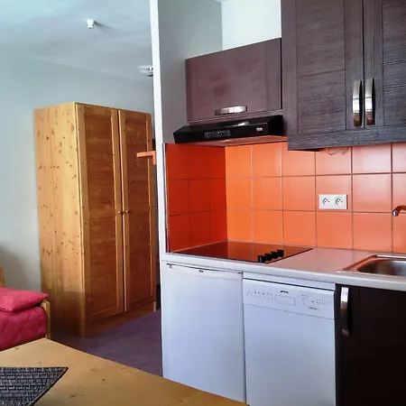 恰莫伊斯多尔公寓式酒店 3*